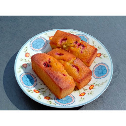 Financier with almonds, pistachios and red fruits